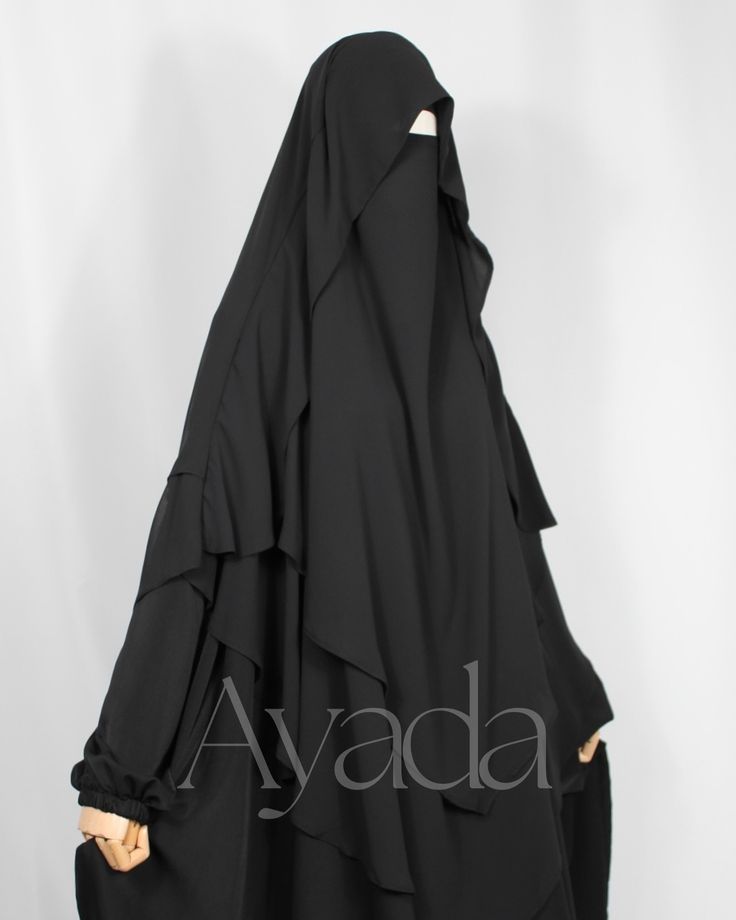 Elegant Two-Figure Abaya Scene